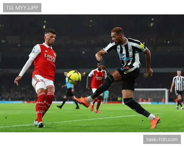 英超防守核心崛起:顶级后卫稳健表现引领赛季新风向 英超防守核心崛起:顶级后卫稳健表现引领赛季新风向