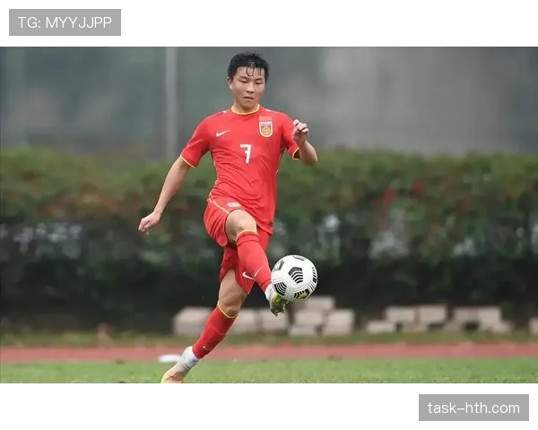 泰国队长高超冲吊技展现实力,助球队重拾佳绩 泰国队长高超冲吊技展现实力,助球队重拾佳绩