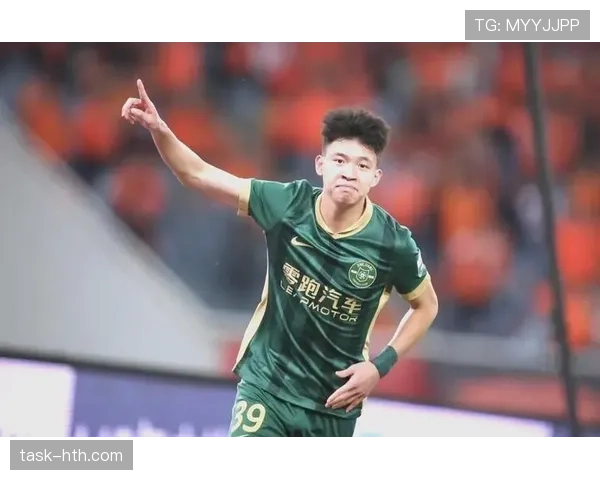 足球新星近期表现稳健,竞技状态持续提升 足球新星近期表现稳健,竞技状态持续提升