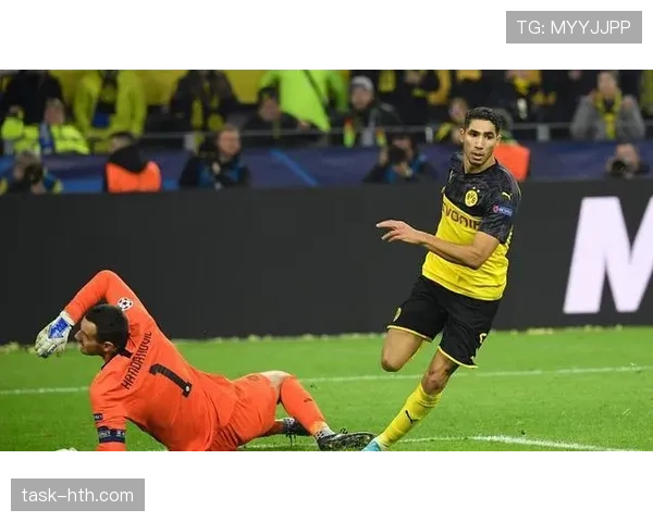 阿什拉夫与阿诺德:冲击型与组织型边卫的战术角色对比分析 阿什拉夫与阿诺德:冲击型与组织型边卫的战术角色对比分析